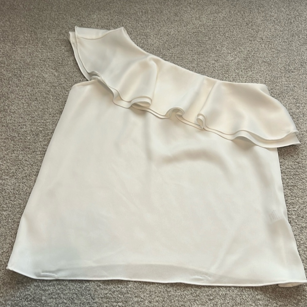 One shoulder top
